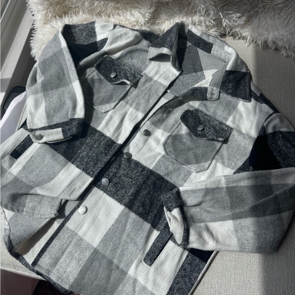Women’s Black & White Plaid Flannel Fall Winter Shacket Jacket Oversized Small